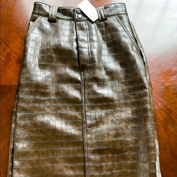Faux Leather Skirt - Knee length Crocodile Pattern - Picture 3 of 5